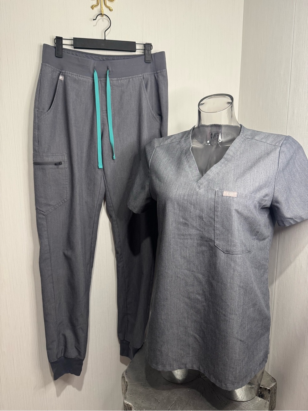 FIGS SCRUB SET! Grey. Small Catarina Top. Small Tall Zamora Joggers.